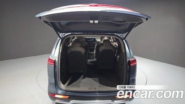 Kia Carnival 2021 — Фото 17/20