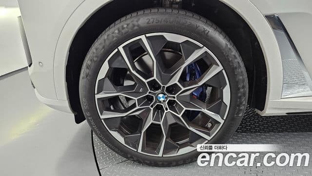 BMW X7 2023 — ფოტო 5/20