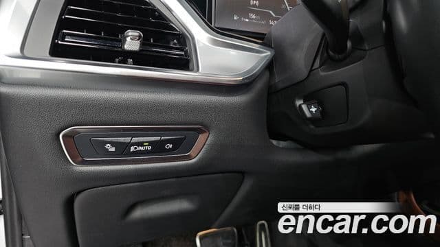 BMW X7 2023 — ფოტო 17/20