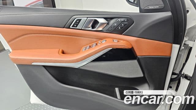 BMW X7 2023 — Photo 11/35