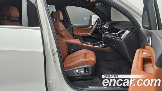 BMW X7 2023 — Photo 17/35