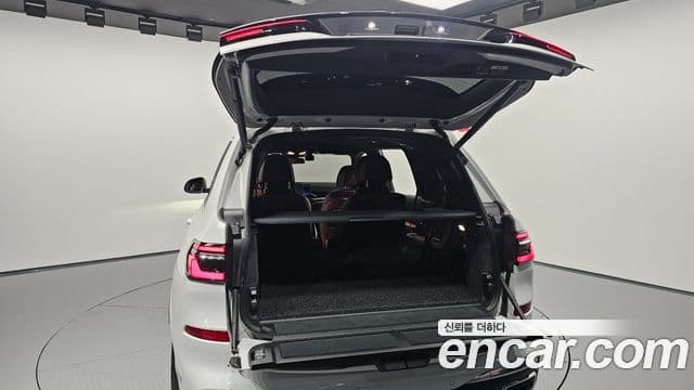BMW X7 2023 — Photo 10/35
