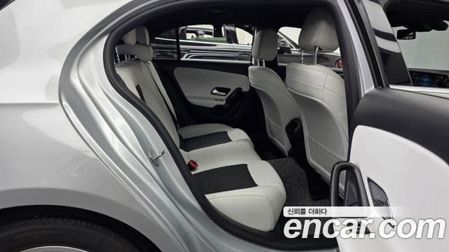 Mercedes-Benz A-Class 2019 — Photo 18/31