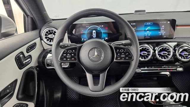 Mercedes-Benz A-Class 2019 — Photo 9/31