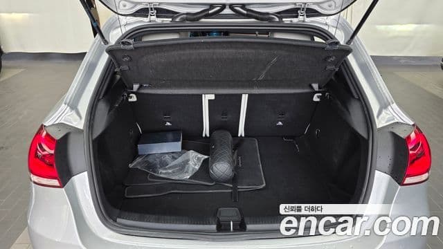 Mercedes-Benz A-Class 2019 — Photo 2/31
