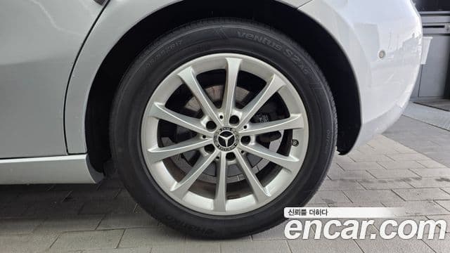 Mercedes-Benz A-Class 2019 — Photo 30/31