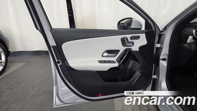 Mercedes-Benz A-Class 2019 — Photo 3/31