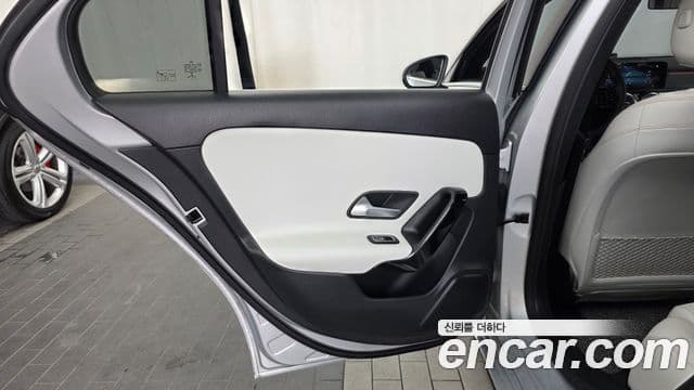 Mercedes-Benz A-Class 2019 — Photo 16/31
