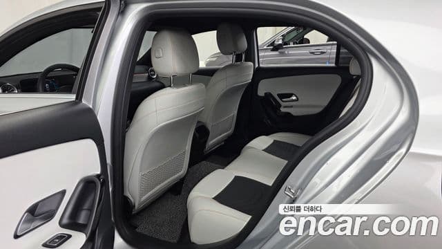 Mercedes-Benz A-Class 2019 — Photo 17/31