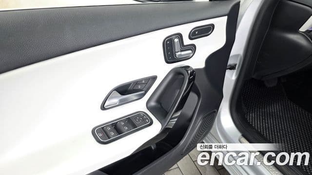 Mercedes-Benz A-Class 2019 — Photo 15/31