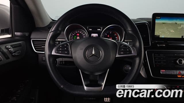 Mercedes-Benz GLE-Class 2018 — ფოტო 13/20
