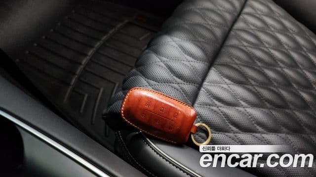 Genesis GV70 2021 — ფოტო 14/20