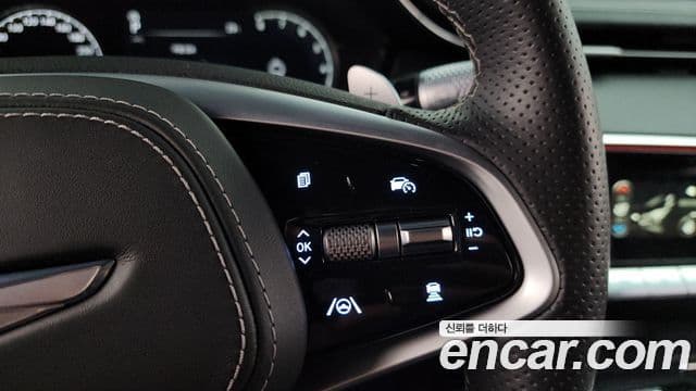 Genesis GV70 2021 — ფოტო 15/20
