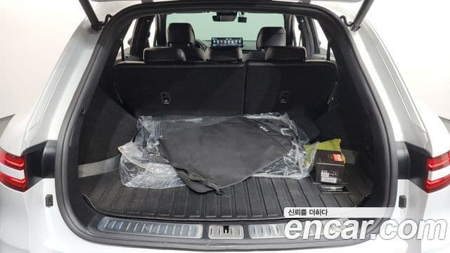 Genesis GV70 2021 — ფოტო 17/20
