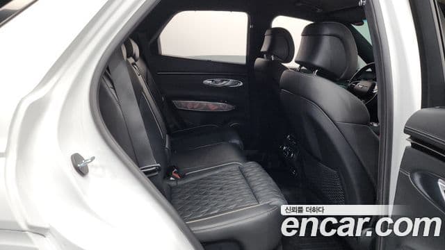 Genesis GV70 2021 — ფოტო 18/20