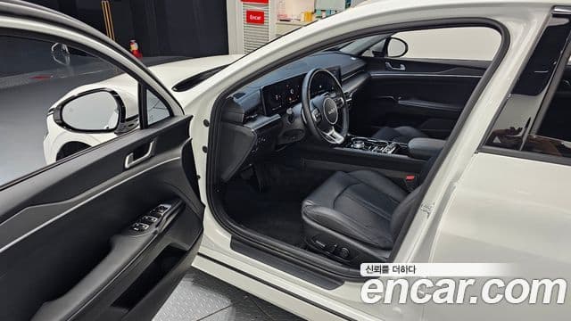 Kia K5 2023 — Şəkil 10/20