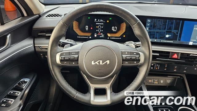 Kia K5 2023 — Şəkil 13/20