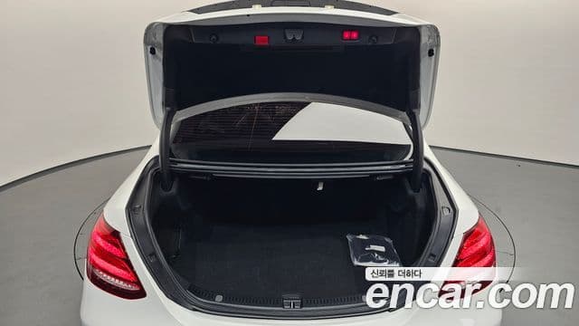 Mercedes-Benz E-Class 2020 — Şəkil 18/20