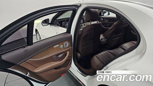 Mercedes-Benz E-Class 2020 — Şəkil 20/20