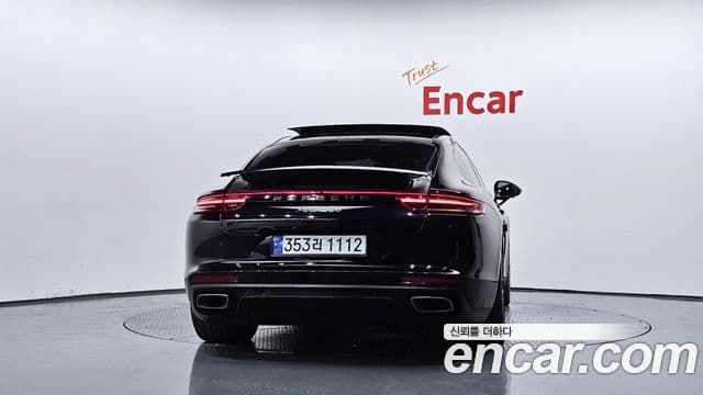 Porsche Panamera 2018 — ფოტო 14/20