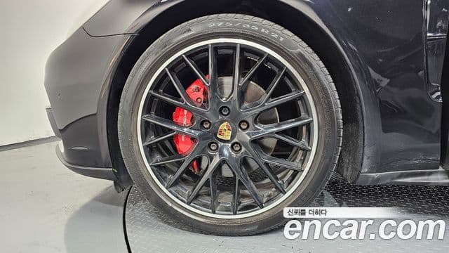 Porsche Panamera 2018 — ფოტო 16/20