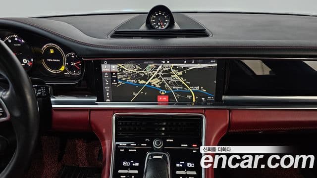 Porsche Panamera 2018 — ფოტო 15/20