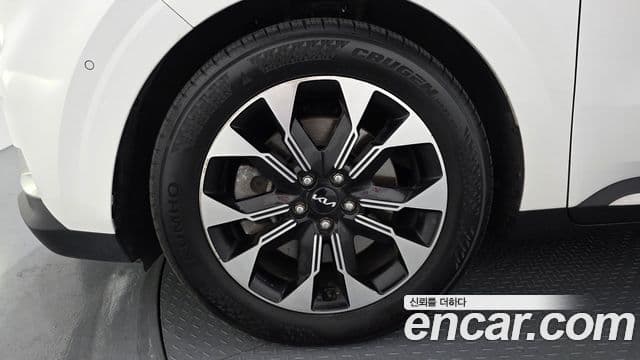 Kia Carnival 2022 — ფოტო 5/20