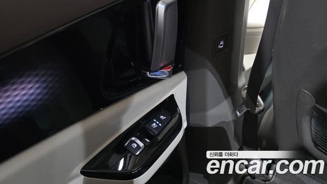Kia Carnival 2022 — ფოტო 19/20