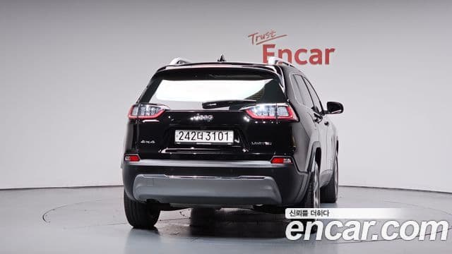 Jeep Cherokee 2021 — ფოტო 4/20