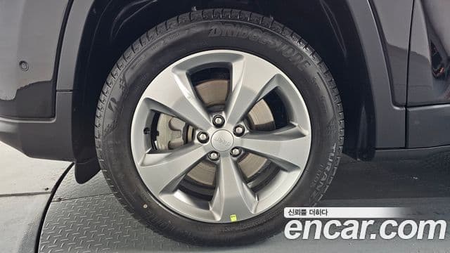 Jeep Cherokee 2021 — ფოტო 5/20