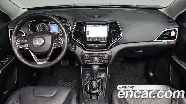 Jeep Cherokee 2021 — ფოტო 7/20