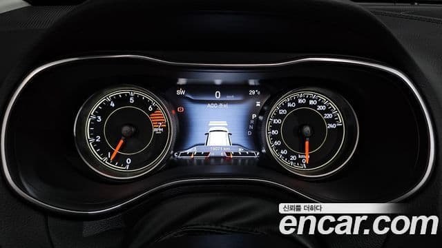 Jeep Cherokee 2021 — ფოტო 8/20