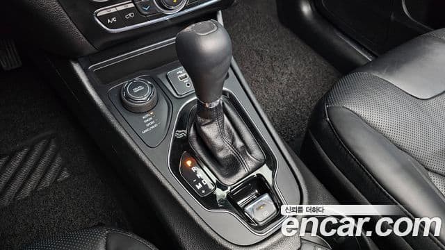 Jeep Cherokee 2021 — ფოტო 9/20