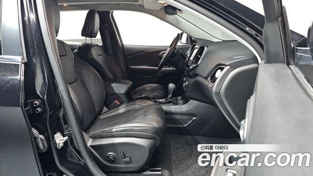 Jeep Cherokee 2021 — ფოტო 10/20