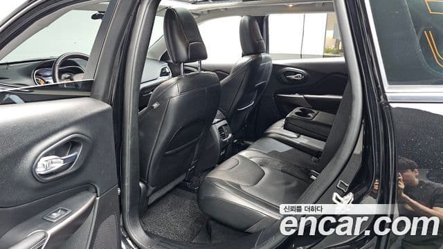 Jeep Cherokee 2021 — ფოტო 11/20