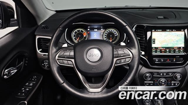 Jeep Cherokee 2021 — ფოტო 13/20