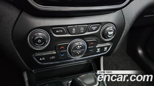 Jeep Cherokee 2021 — Photo 23/38