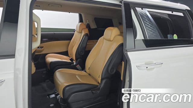 Kia Carnival 2020 — Фото 11/20