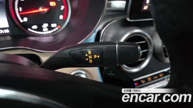 Mercedes-Benz GLC-Class 2019 — Şəkil 9/20