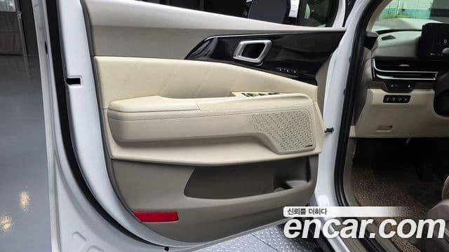 Kia Carnival 2024 — Şəkil 28/37