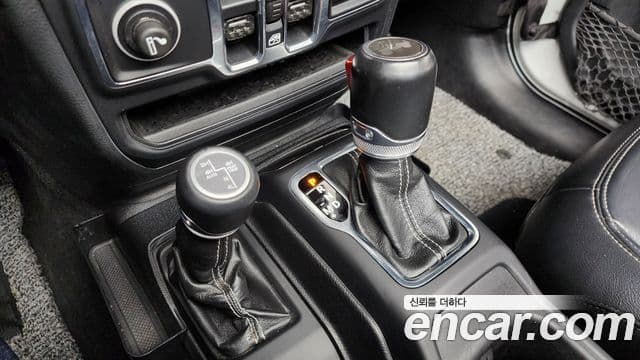 Jeep Wrangler 2020 — Şəkil 21/30
