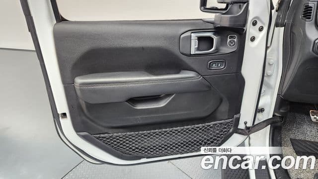 Jeep Wrangler 2020 — Şəkil 9/30
