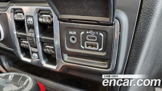 Jeep Wrangler 2020 — Şəkil 18/30