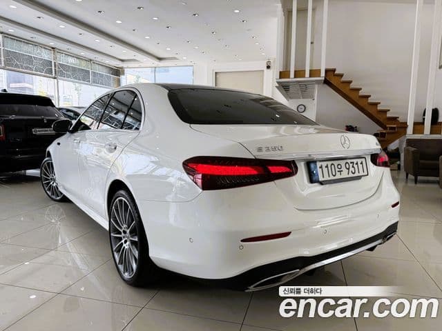 Mercedes-Benz E-Class 2021 — ფოტო 19/20