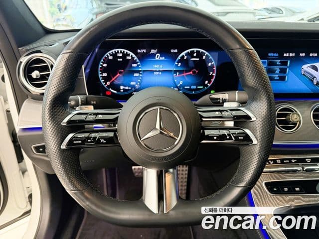 Mercedes-Benz E-Class 2021 — ფოტო 17/20
