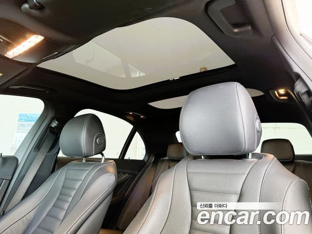 Mercedes-Benz E-Class 2021 — ფოტო 16/20