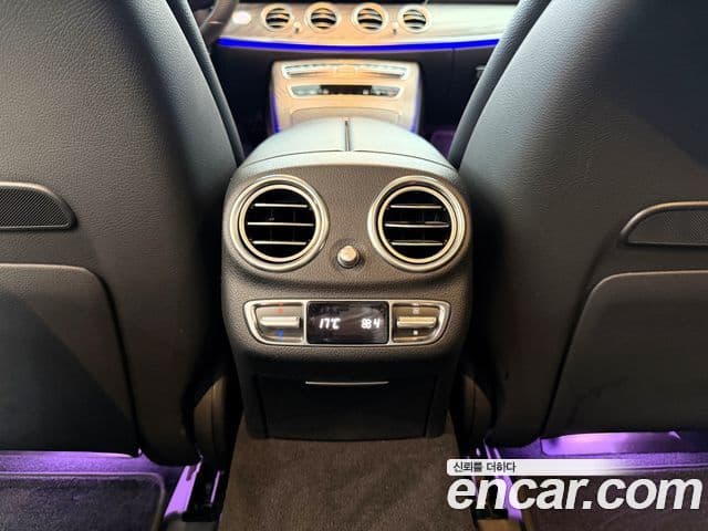 Mercedes-Benz E-Class 2021 — ფოტო 4/20