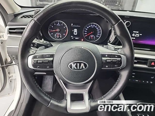 Kia K5 2021 — ფოტო 8/19