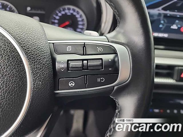 Kia K5 2021 — ფოტო 16/19