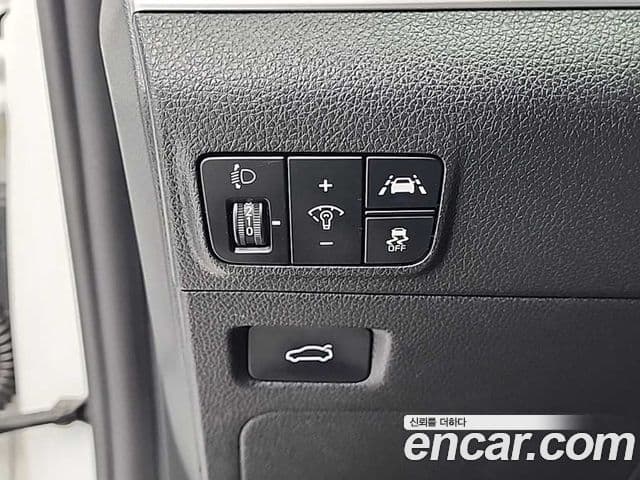 Kia K5 2021 — ფოტო 17/19
